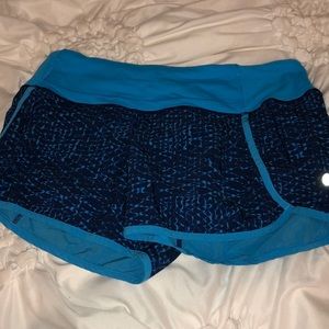 blue patterned lululemon shorts!! size 6!!
